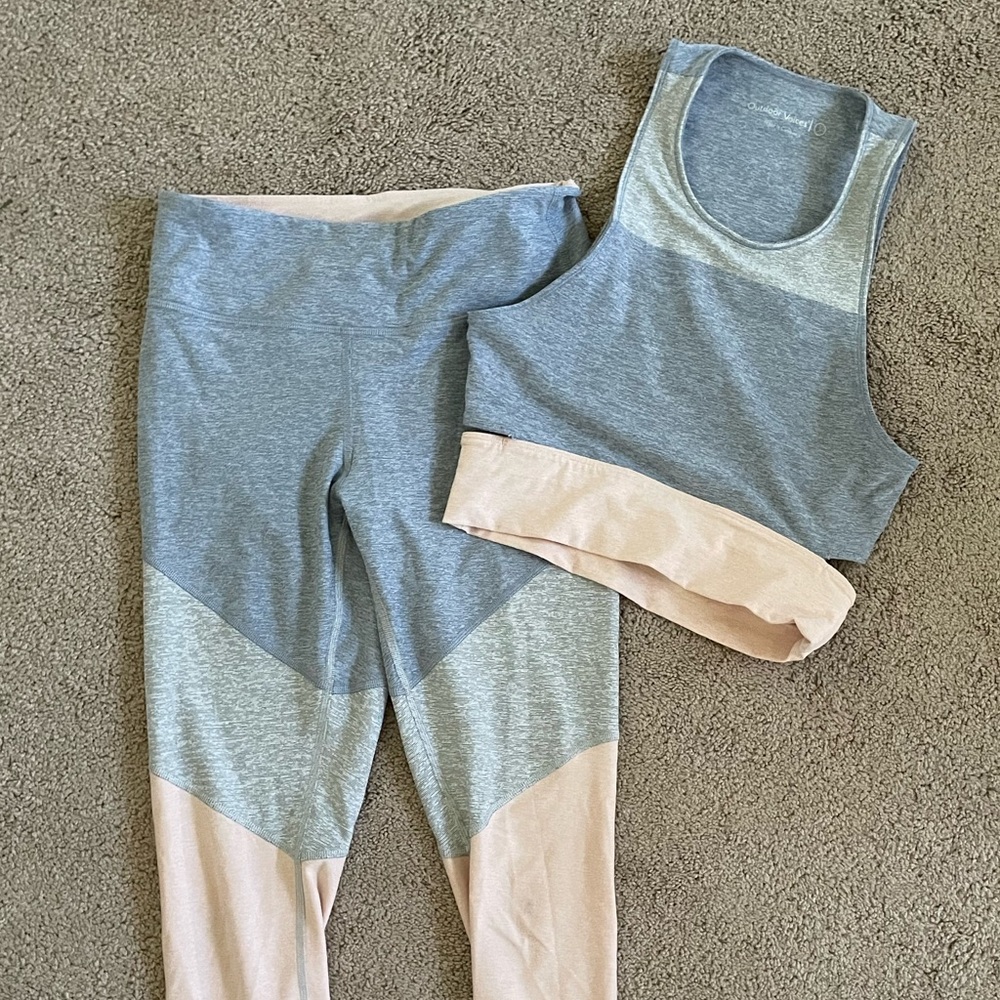 Outdoor Voices Colorblock Leggings & Sports Bra Set / Pink & Blue
